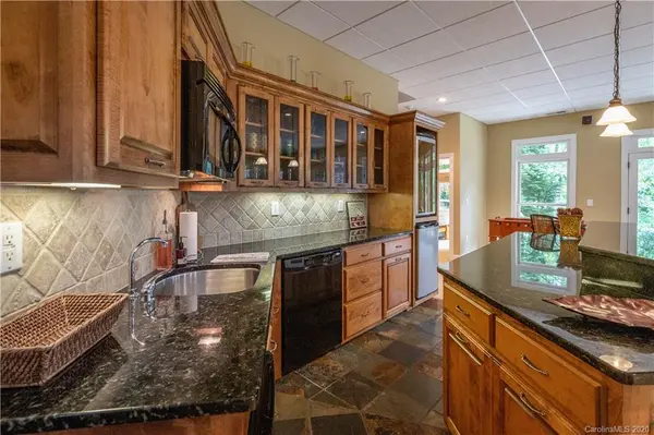1295 Northview DR, Morganton, NC 28655