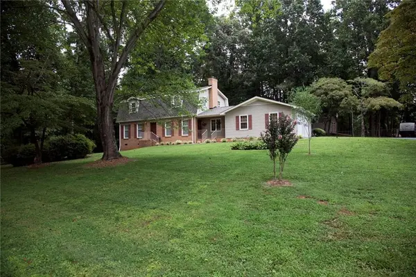 1007 4th Avenue DR, Conover, NC 28613