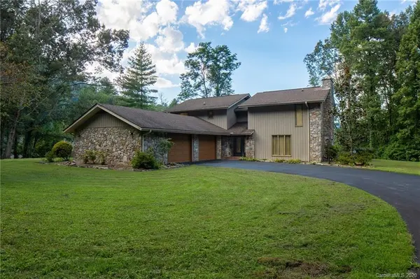 299 Woodland HTS, Robbinsville, NC 28771