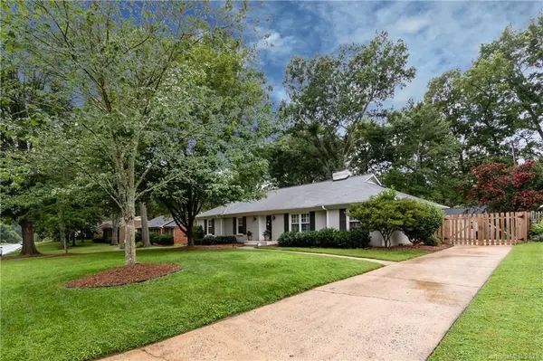 1331 Redcoat DR, Charlotte, NC 28211