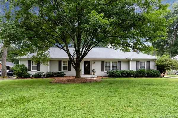1331 Redcoat DR, Charlotte, NC 28211