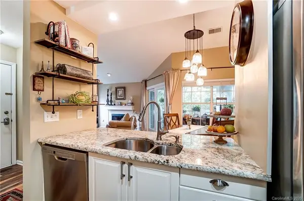 5007 Sharon RD #E, Charlotte, NC 28210
