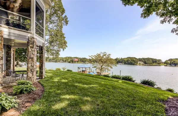 8452 Nolley LN, Sherrills Ford, NC 28673