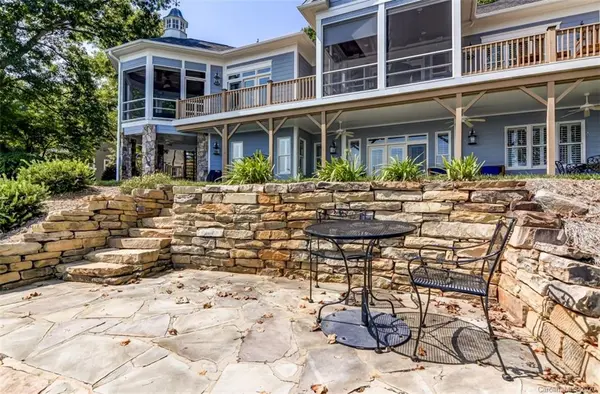 8452 Nolley LN, Sherrills Ford, NC 28673
