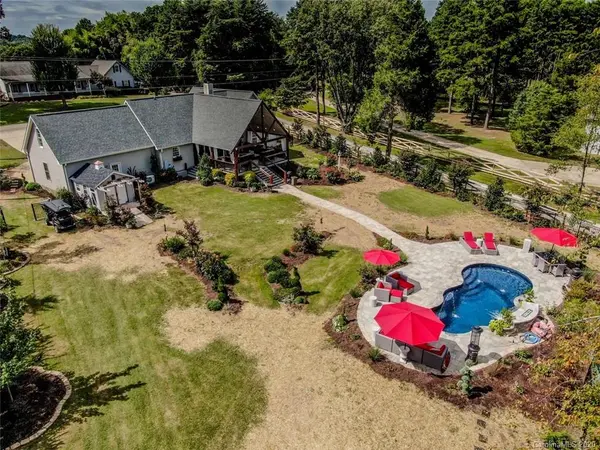 543 Isle Of Pines RD, Mooresville, NC 28117