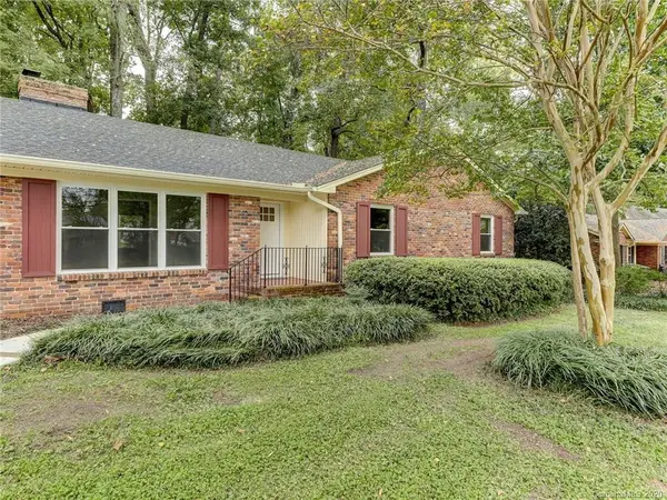 5710 Riviere DR, Charlotte, NC 28211