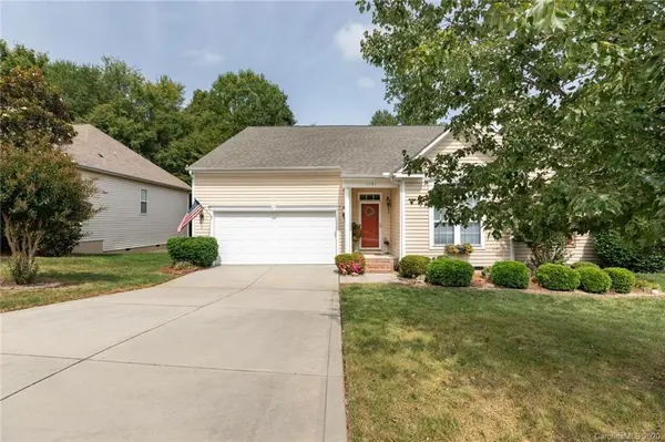 1041 Pepperwood PL, Lake Wylie, SC 29710