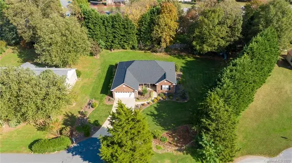 2405 Hounds WAY, Hickory, NC 28601
