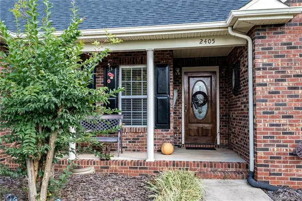 2405 Hounds WAY, Hickory, NC 28601