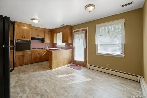 635 7th Avenue PL SE, Hickory, NC 28602