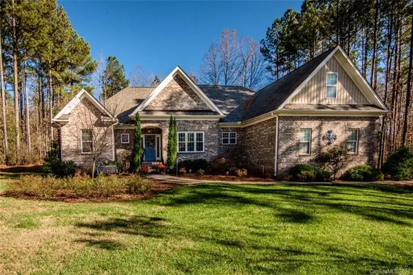 137 Draper DR, Statesville, NC 28625