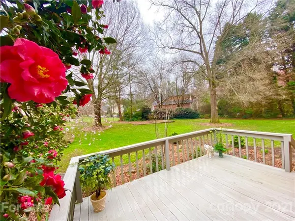 3012 9th Street PL NE, Hickory, NC 28601