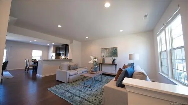 2015 Sage Park DR, Charlotte, NC 28217