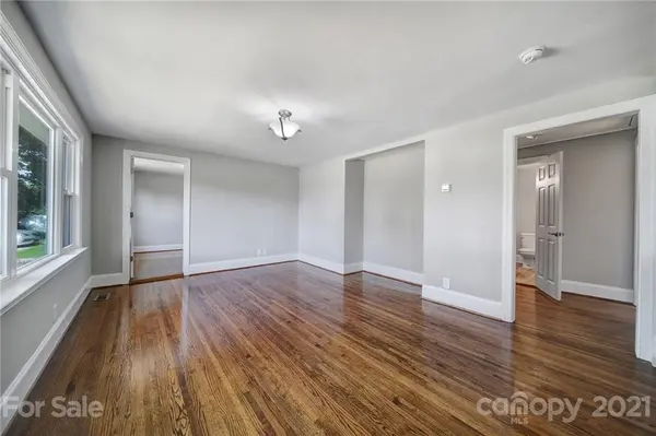 668 Bradford DR, Charlotte, NC 28208