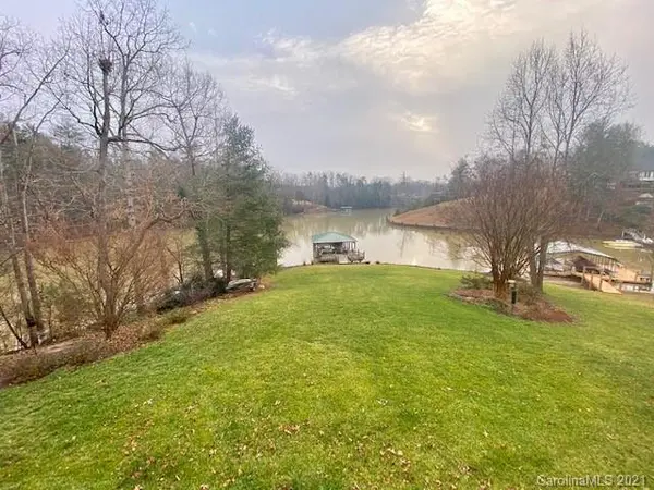 4913 Luna PT, Hickory, NC 28601