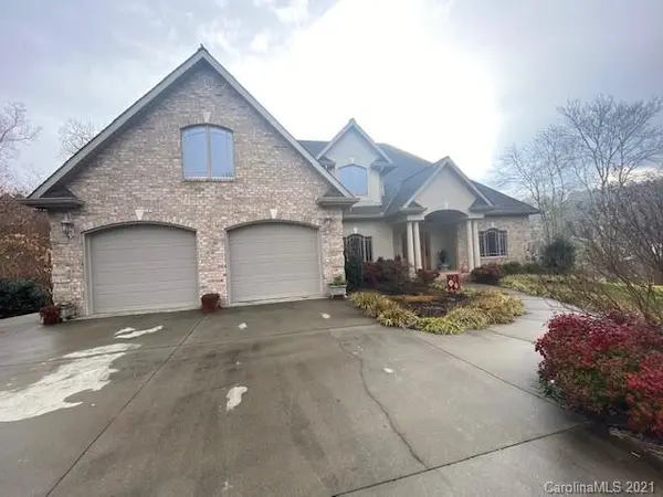 4913 Luna PT, Hickory, NC 28601