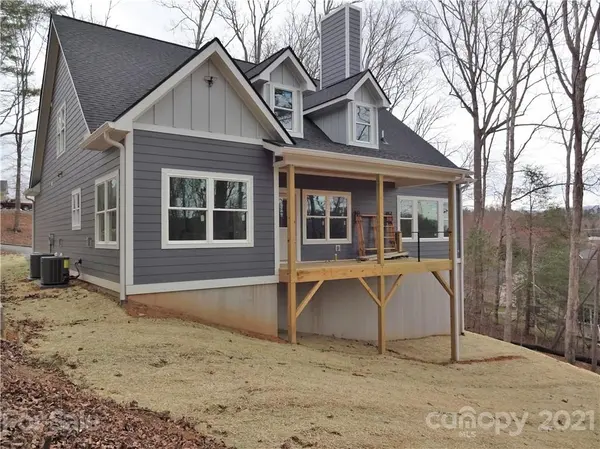 68 Hamilton Woods LN, Etowah, NC 28729