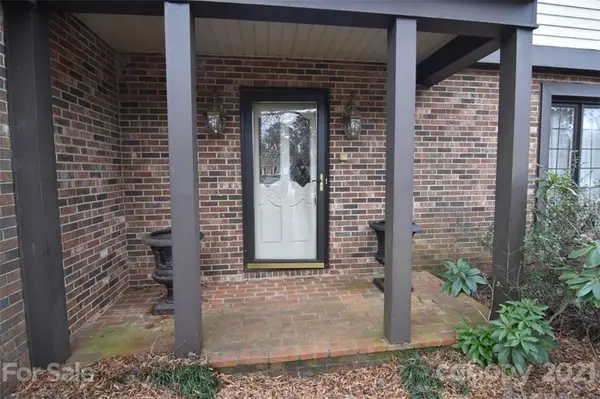 3720 6th ST NE, Hickory, NC 28601