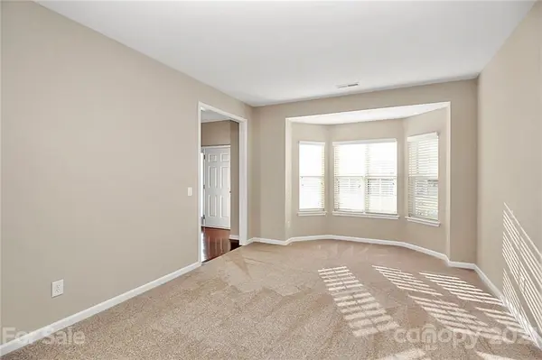 1515 Peachcroft RD, Charlotte, NC 28216