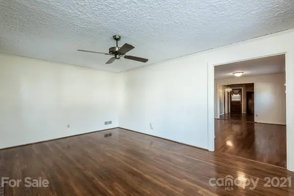 125 W 6th ST, Newton, NC 28658