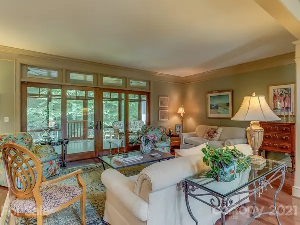 2554 Deep Gap Farm RD, Mill Spring, NC 28756