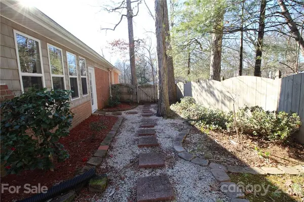 816 White Oaks CIR, Monroe, NC 28112