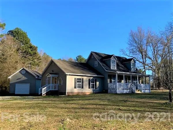 1150 Ravendale DR, Charlotte, NC 28216