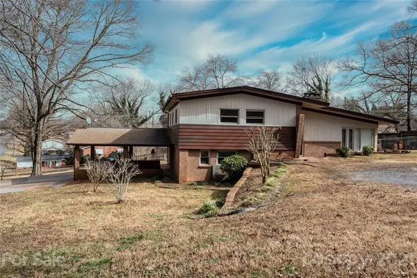 1824 30th ST NE, Hickory, NC 28601