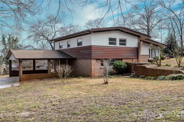 1824 30th ST NE, Hickory, NC 28601