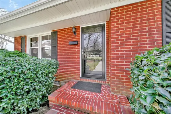 1534 Edgewater DR, Charlotte, NC 28210