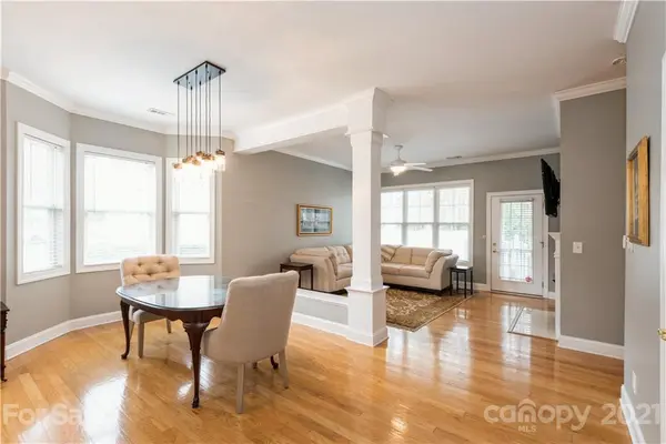 1029 Davant LN, Charlotte, NC 28209