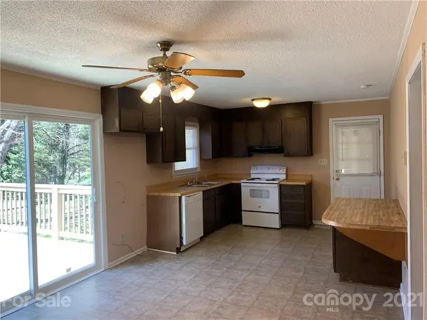 3217 28th ST NE, Hickory, NC 28601