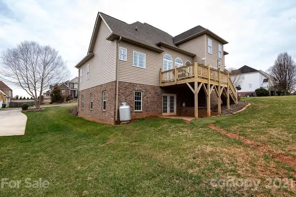 1890 Waterbury CT, Hickory, NC 28602