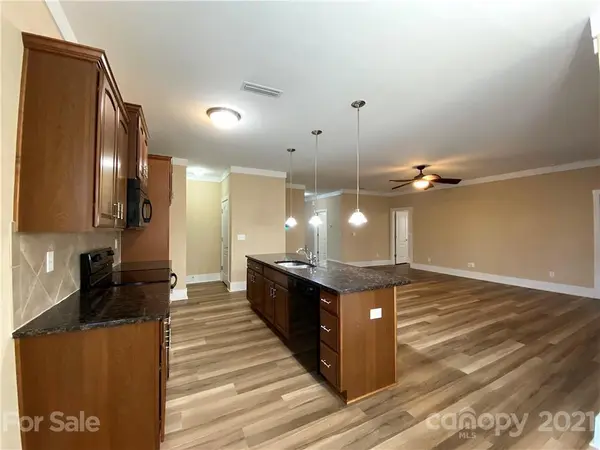 9806 Fernspray RD, Charlotte, NC 28215