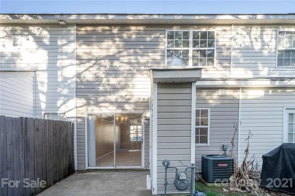 1724 Forest Side LN, Charlotte, NC 28213