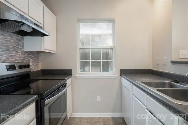 1724 Forest Side LN, Charlotte, NC 28213