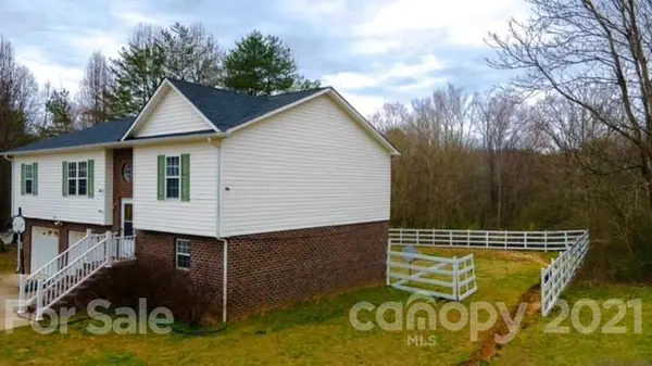 1411 Castle CT, Lenoir, NC 28645