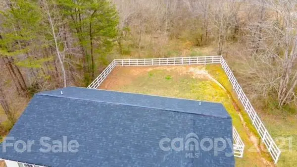 1411 Castle CT, Lenoir, NC 28645