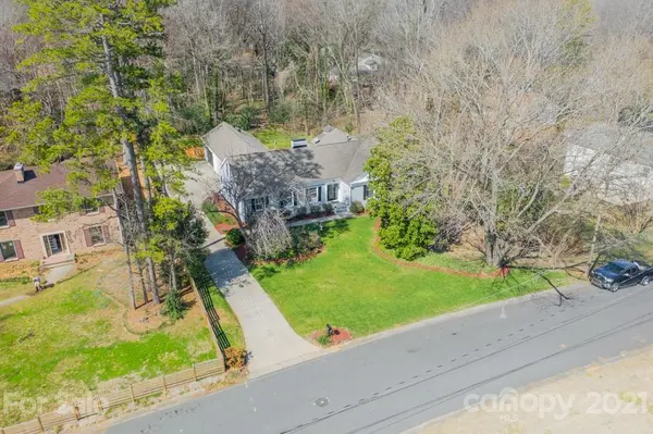 827 Ashwyn DR, Charlotte, NC 28211