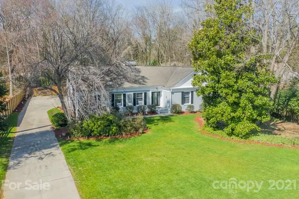 827 Ashwyn DR, Charlotte, NC 28211