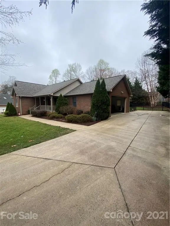 1730 Lancelot LN, Denver, NC 28037
