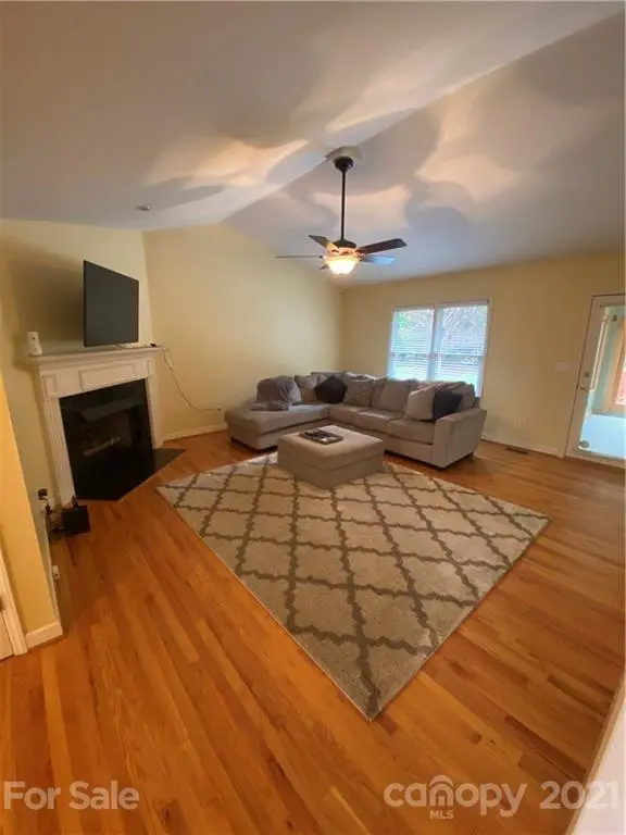 1730 Lancelot LN, Denver, NC 28037