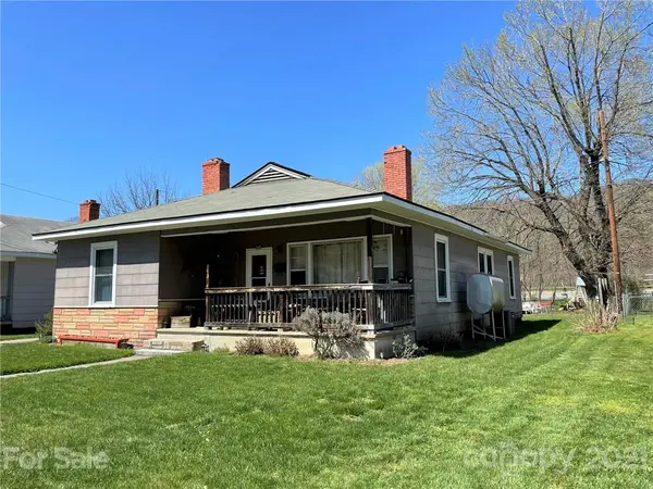 149 Edwards AVE, Swannanoa, NC 28778