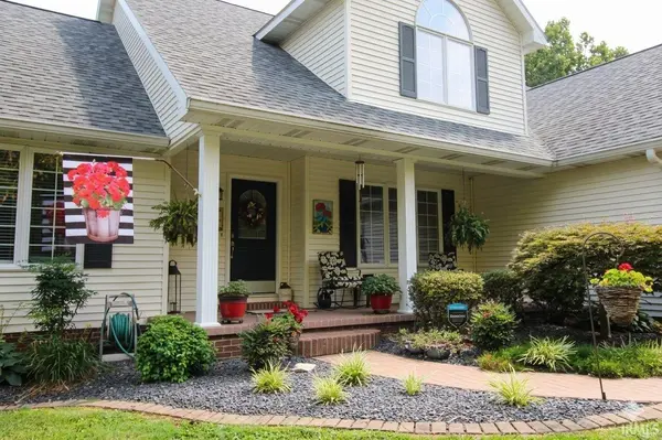 545 E Old Petersburg RD, Princeton, IN 47670