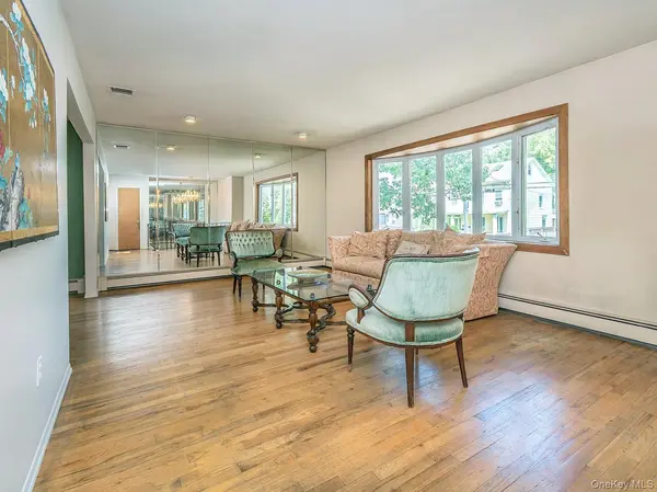 12 3rd AVE, Port Washington, NY 11050