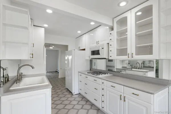 72 Kennedy DR, West Haverstraw, NY 10993