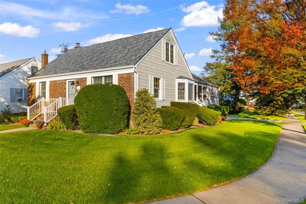 59 Linden BLVD, Hicksville, NY 11801