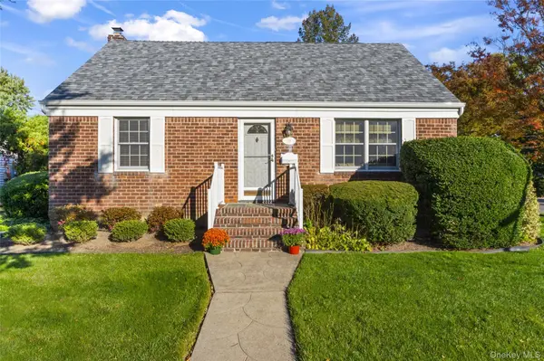 59 Linden BLVD, Hicksville, NY 11801
