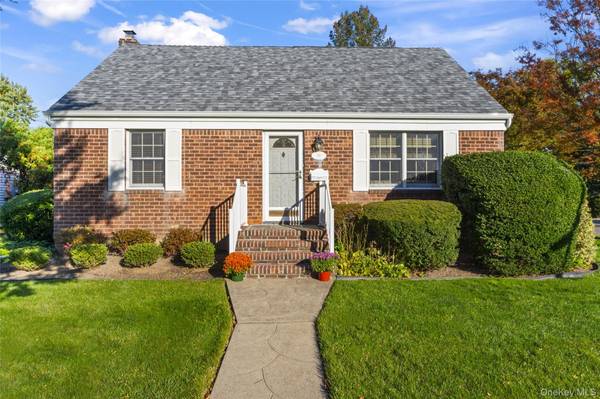 59 Linden BLVD, Hicksville, NY 11801