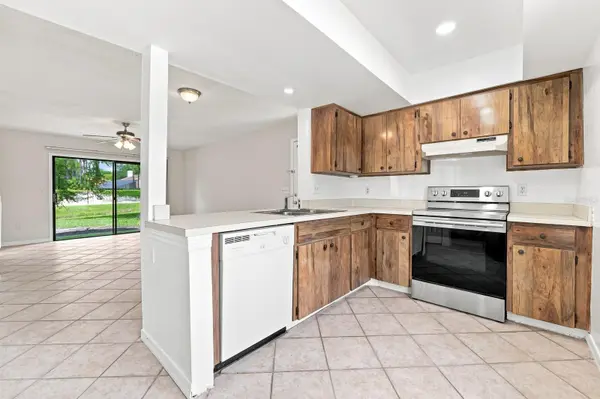 16573 BRIGADOON DR, Tampa, FL 33618